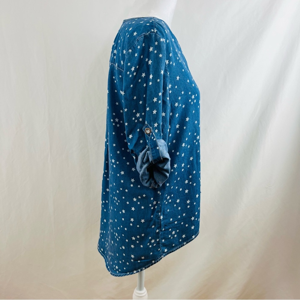 Neiman Marcus 3/4 Sleeve Chambray Blouse with Star Print/Asymmetrical Hem - Picture 6 of 16
